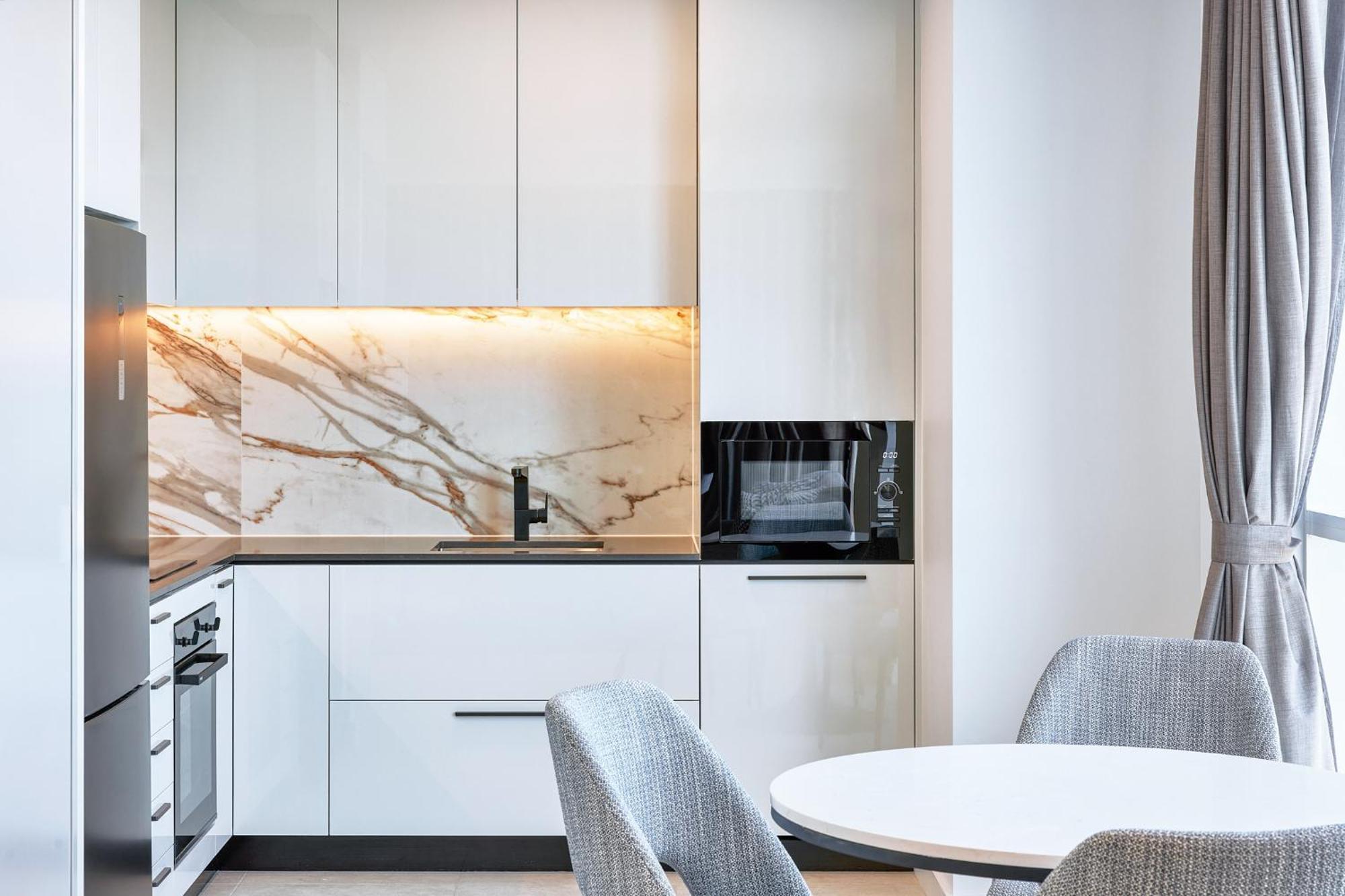 Meriton Suites Liverpool Bagian luar foto A kitchen in a private home