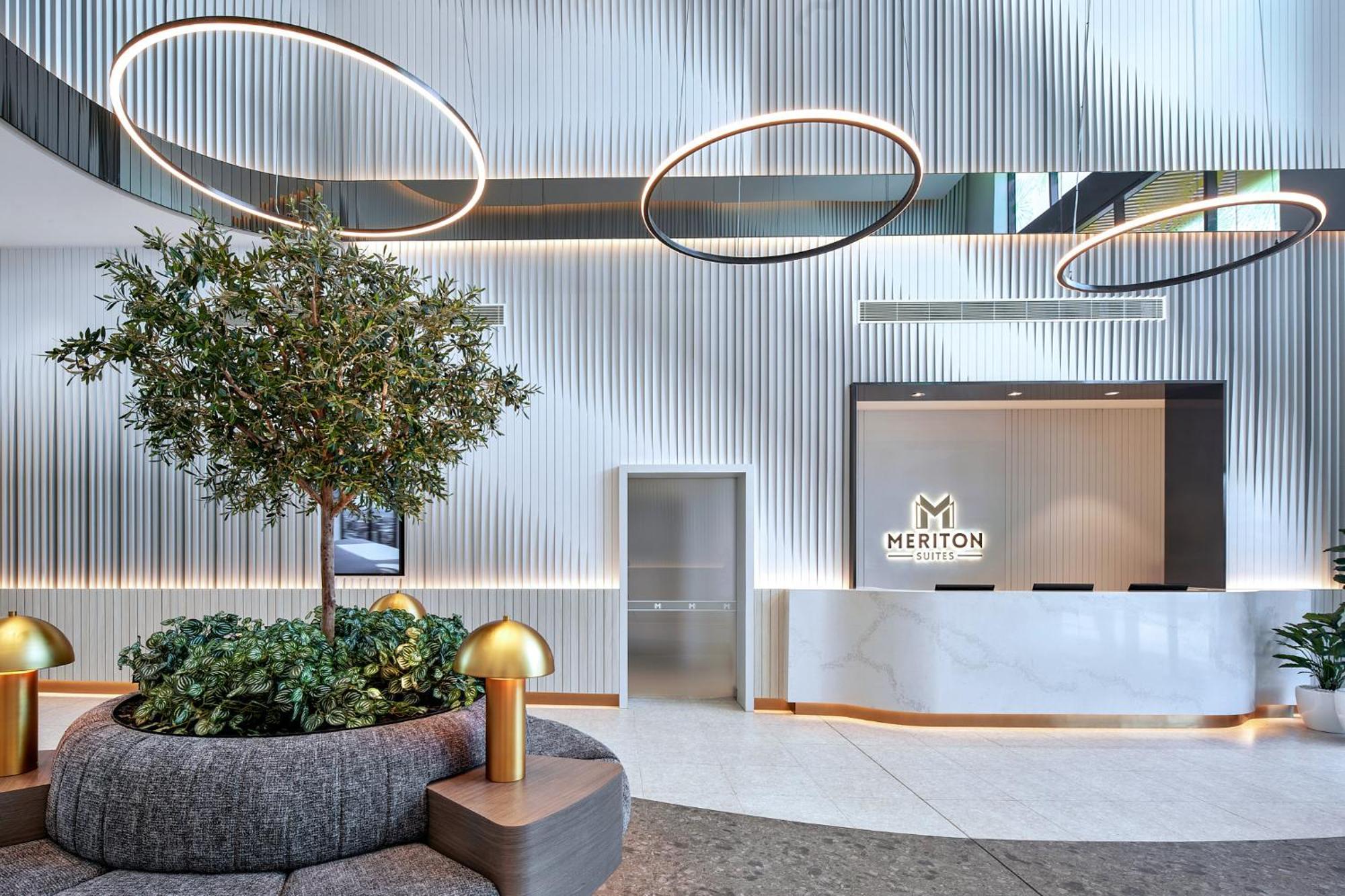 Meriton Suites Liverpool Bagian luar foto The lobby of the hotel