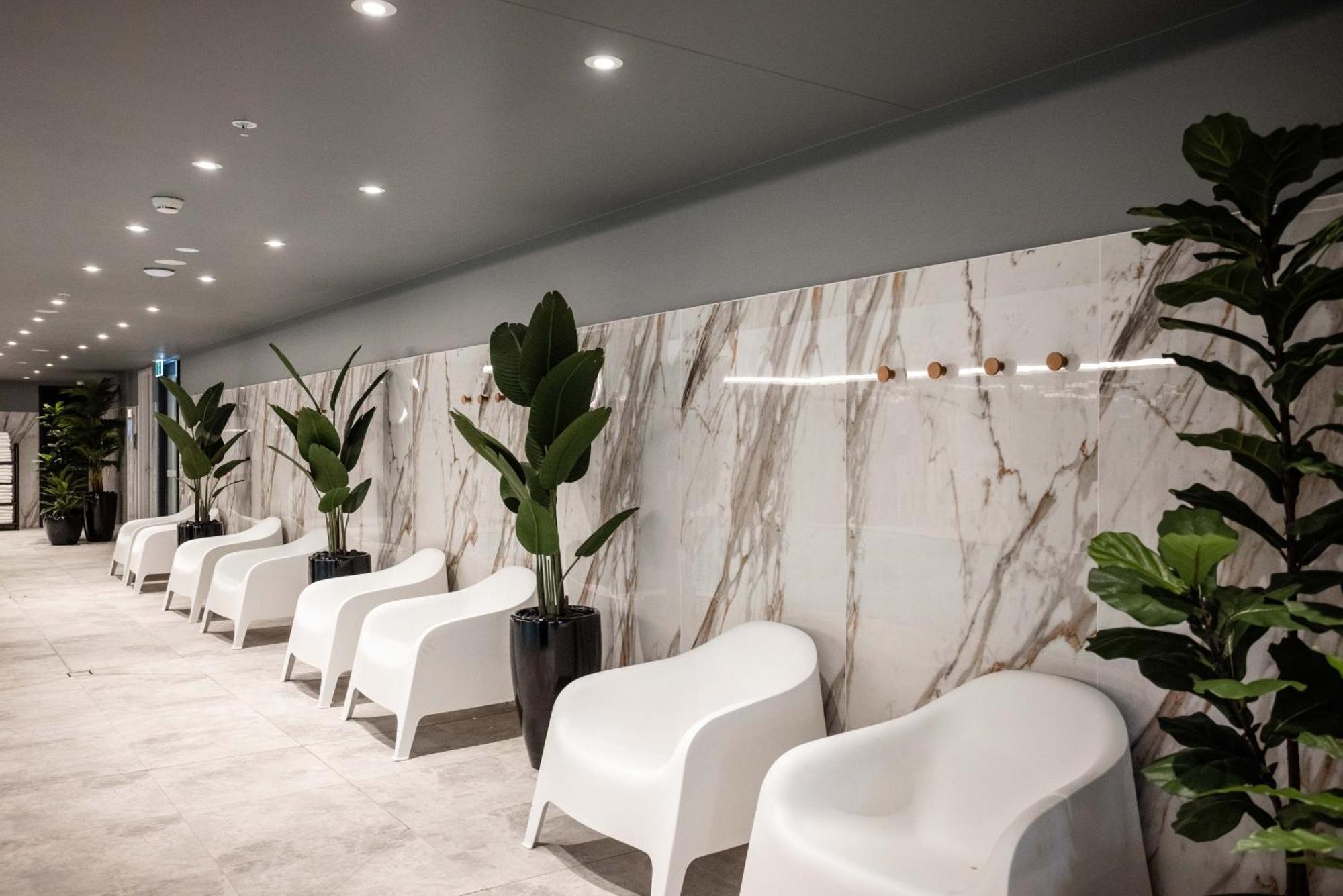Meriton Suites Liverpool Bagian luar foto The interior of the lounge